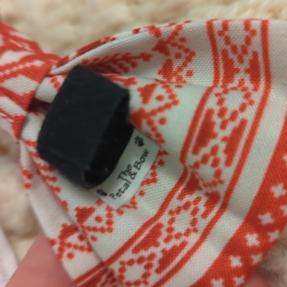 Beautiful handmade dog Christmas bowtie for collar NWT Nordic print - Picture 3 of 4